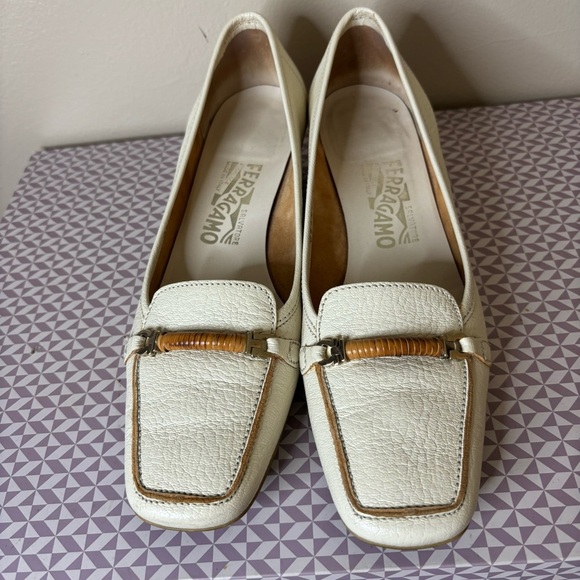 Vintage Ferragamo kitten heel horse bit loafer cream leather 7.5 - Picture 6 of 11